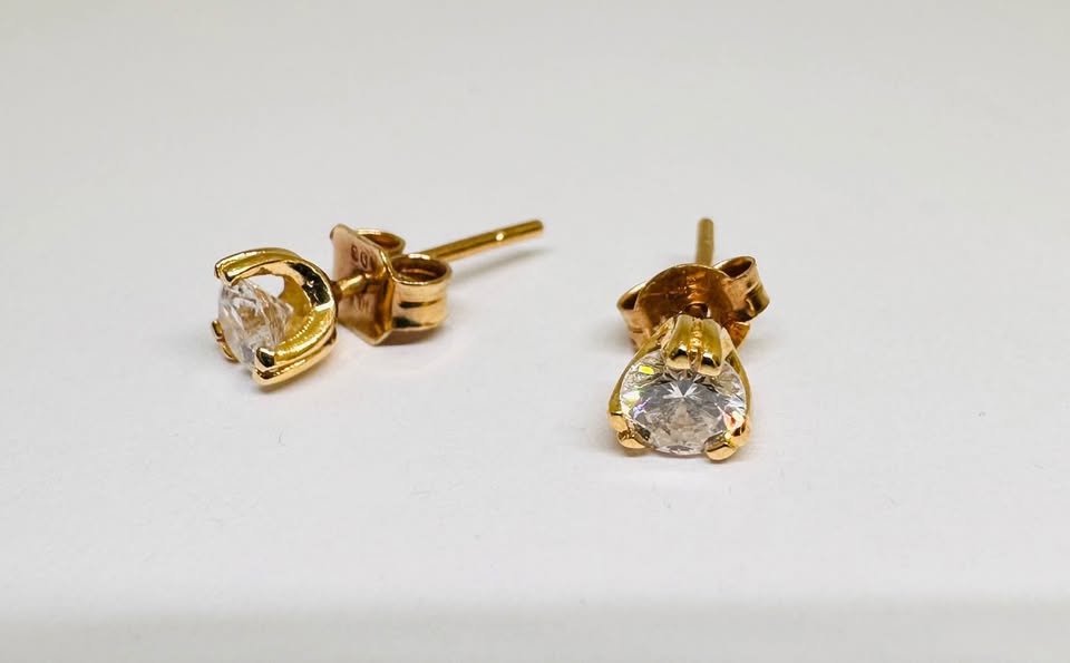 0.50CTW Natural Brilliant Cut Diamond Studs in 14k Yellow Gold SI2-H