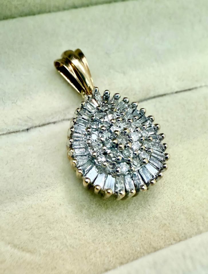 10Karat 0.70CTW Natural Diamonds Cluster Pear Shape Pendant