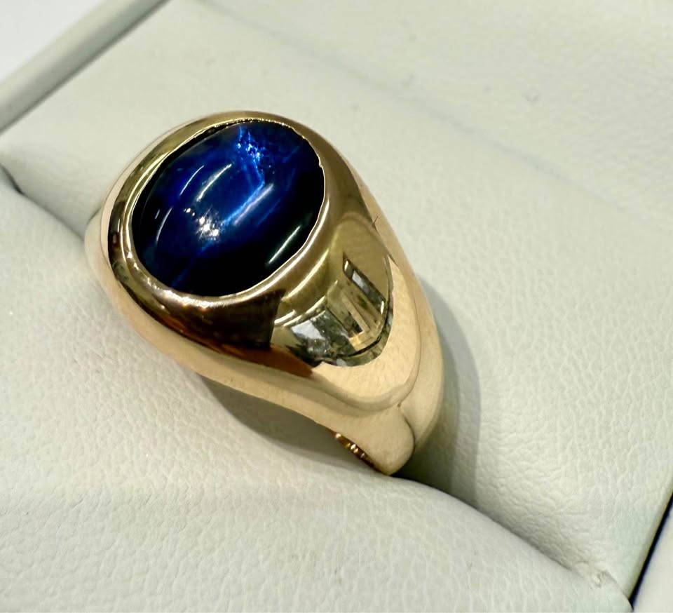 10Karat 2.00Carat Natural Star Sapphire Men’s Signet Ring