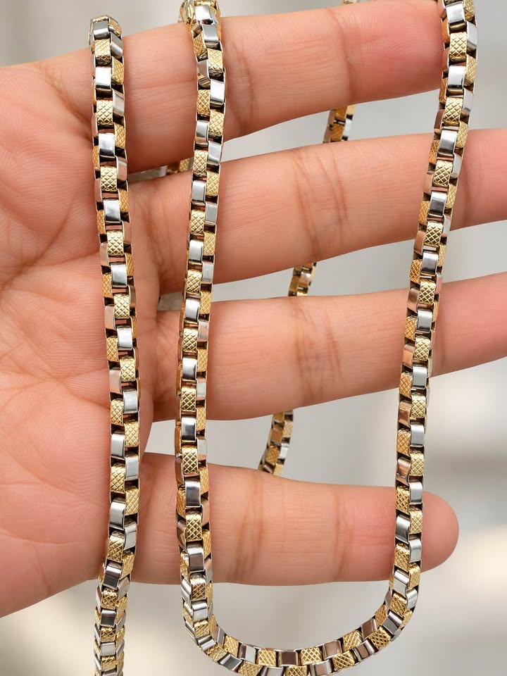 10 Karat Very Unique Two Tone Made in Italy , Necklace and Bracelet Set 18” + 7” 4mm Wide