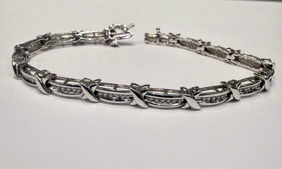 Natural Diamond Cross Over 10karat White Gold Bracelet 1.00CTW