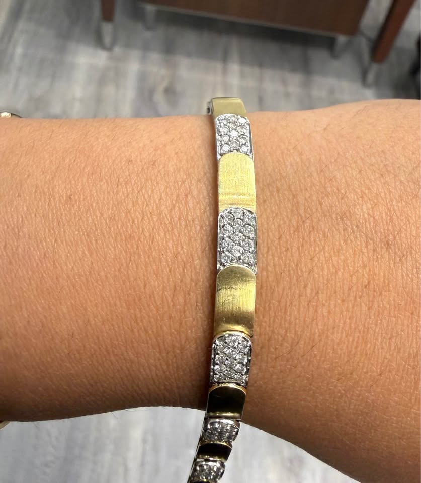 14 Karat Natural Diamonds 3CTW Beautiful Bracelet With Satin Finish. 18.50grams