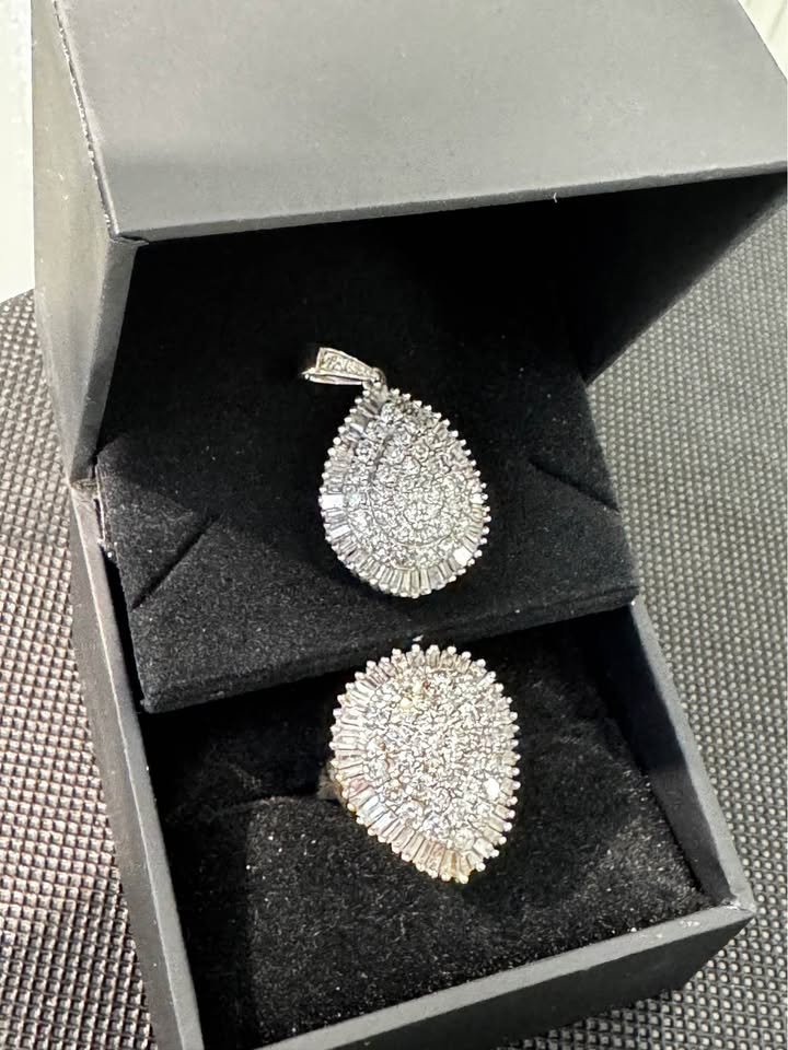 14k Two Piece Set Natural Diamonds Cluster 3.70CTW