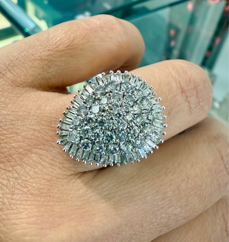 14k Two Piece Set Natural Diamonds Cluster 3.70CTW