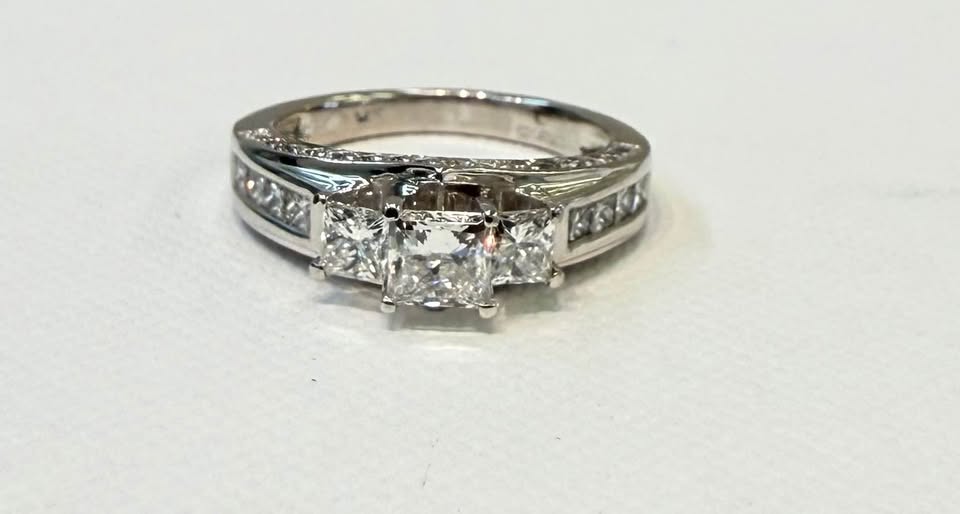 14karat Canadian Diamonds Past Present Future Engagement ring 0.93ctw