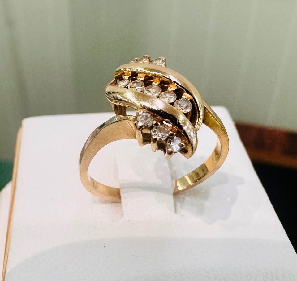 Vintage 14k yellow gold Natural Diamonds Ring 0.22CTW