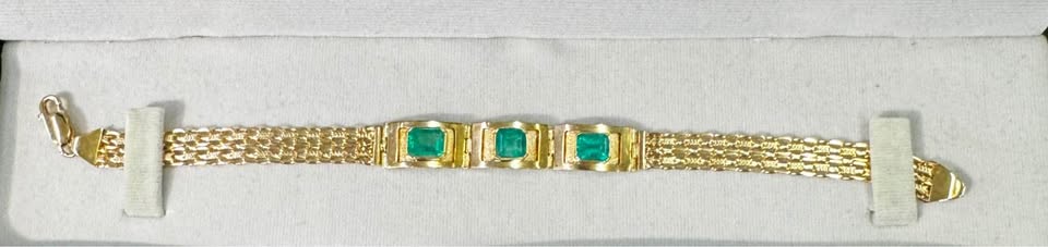 18Karat Natural Colombian Emeralds 3.35 Carats 12.4 Grams Bracelet