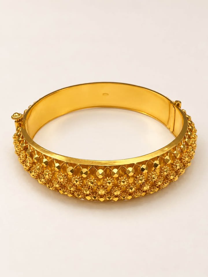 18Karat Screw On Bangle Diamond Cut
