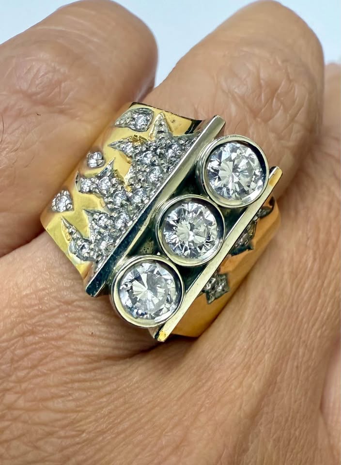 Karl Stittgen 18k Custom Design , Past.Present.Future Natural Diamonds 2.00CTW Ring , 20 grams