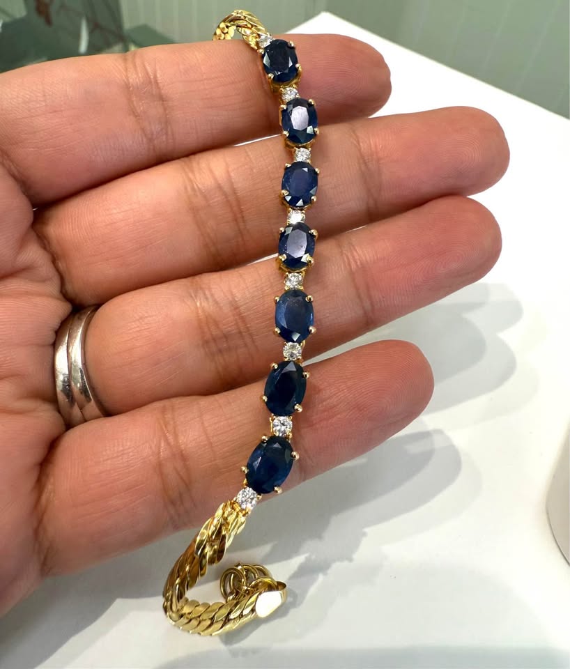 Beautiful 18karat 6.00CTW Natural Sapphires and diamonds Bracelet 7”