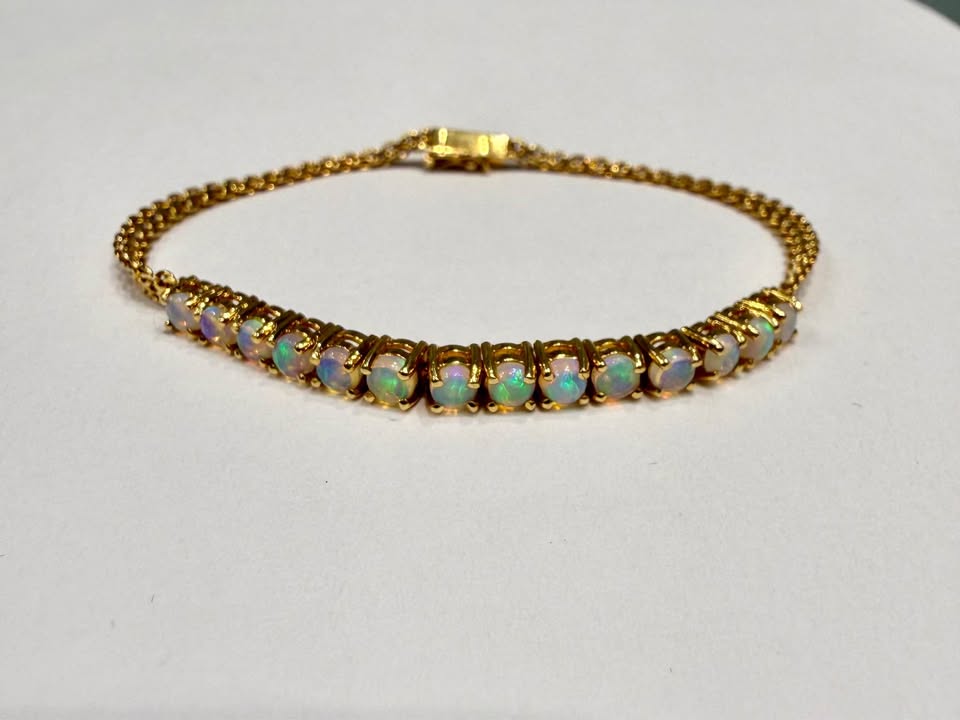 18 karat Gold Natural Ethiopian Opal Bracelet 2.00CTW 7”