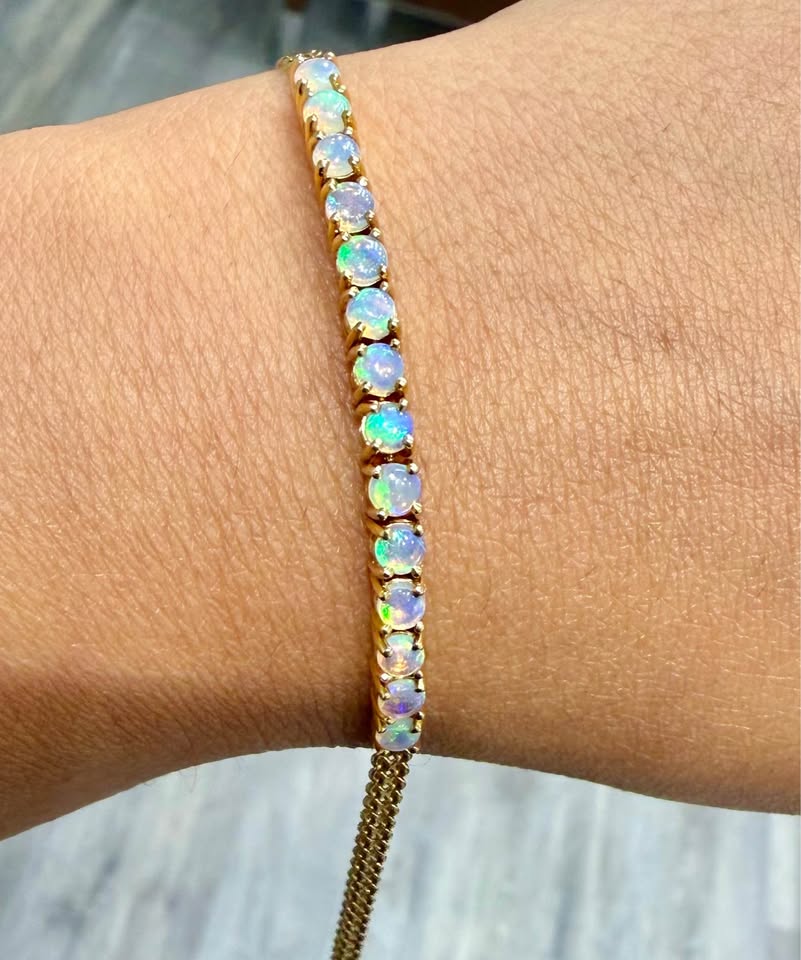 18 karat Gold Natural Ethiopian Opal Bracelet 2.00CTW 7”