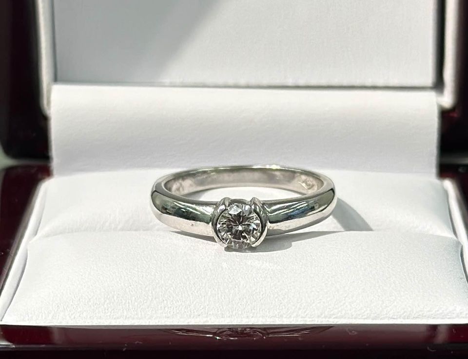 Beautiful Half Bezel 18karat Natural Diamond Engagement Ring 0.30Carat
