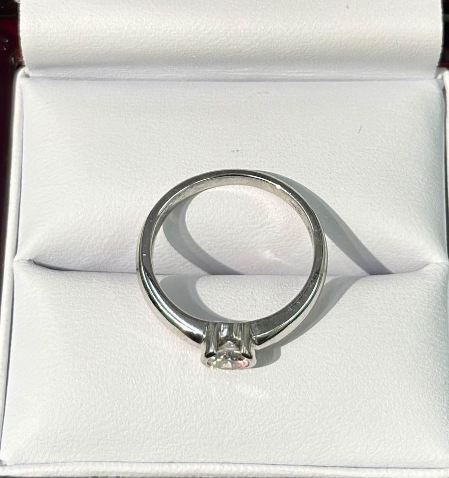 Beautiful Half Bezel 18karat Natural Diamond Engagement Ring 0.30Carat