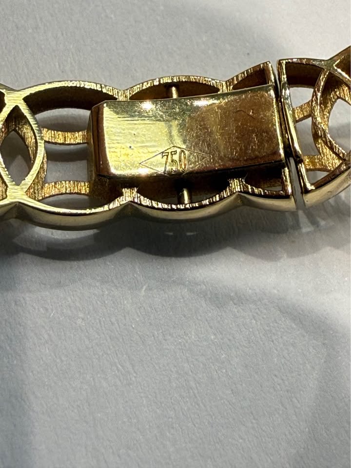 18karat Solid Gold 8mm Bangle