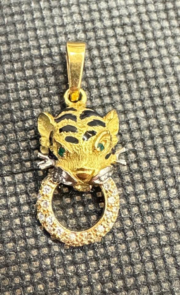 Unique 18karat Tigger Head Set With Natural Diamonds & Emeralds