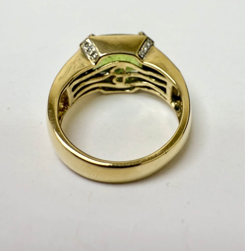 One of a kind 18karat yellow Gold Natural 5 Carat Peridot and Diamonds Dinner Ring