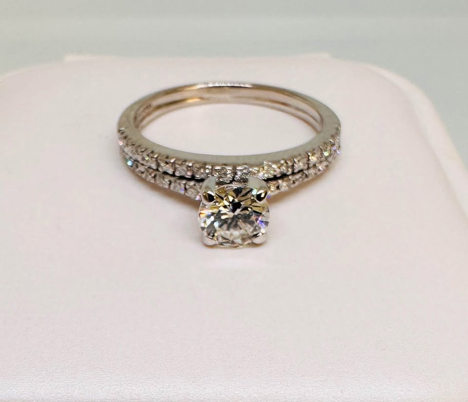 Beautiful 19karat gold Natural Diamonds Engagement Ring 0.75ctw VS1-G
