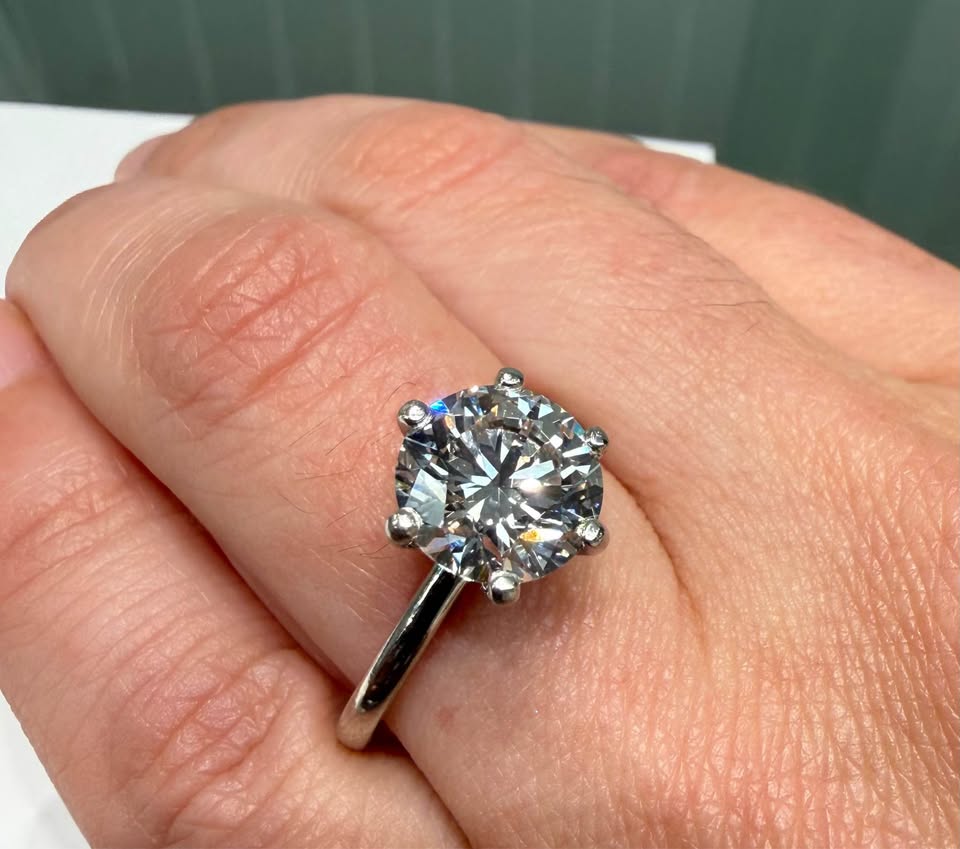 2.43 Carat Labmade IGI certified Diamond Hearts and Arrows Cut , Platinum With Pumpers On The Shank