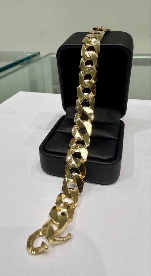Beautiful 12mm wide Solid 10 karat Yellow Gold Men’s Curb Bracelet , 8”