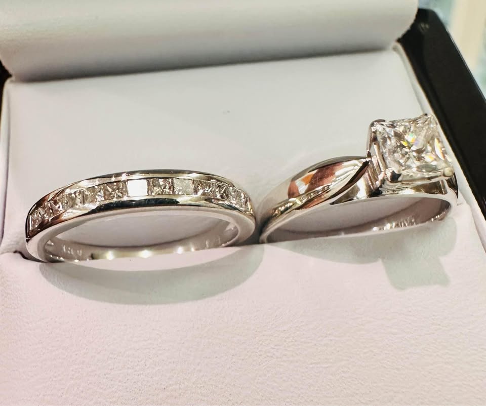 Beautiful 14k , Natural Diamonds Wedding Set 1.00CTW