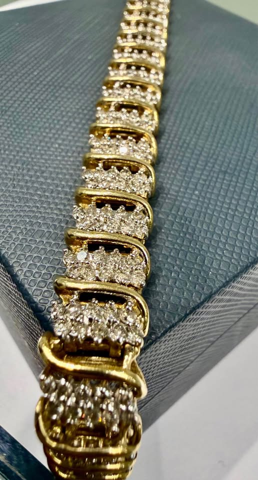 Beautiful Diamond Bracelet “unisex” 4.50Carats of Natural Diamonds 19.82 grams in 10karat Gold