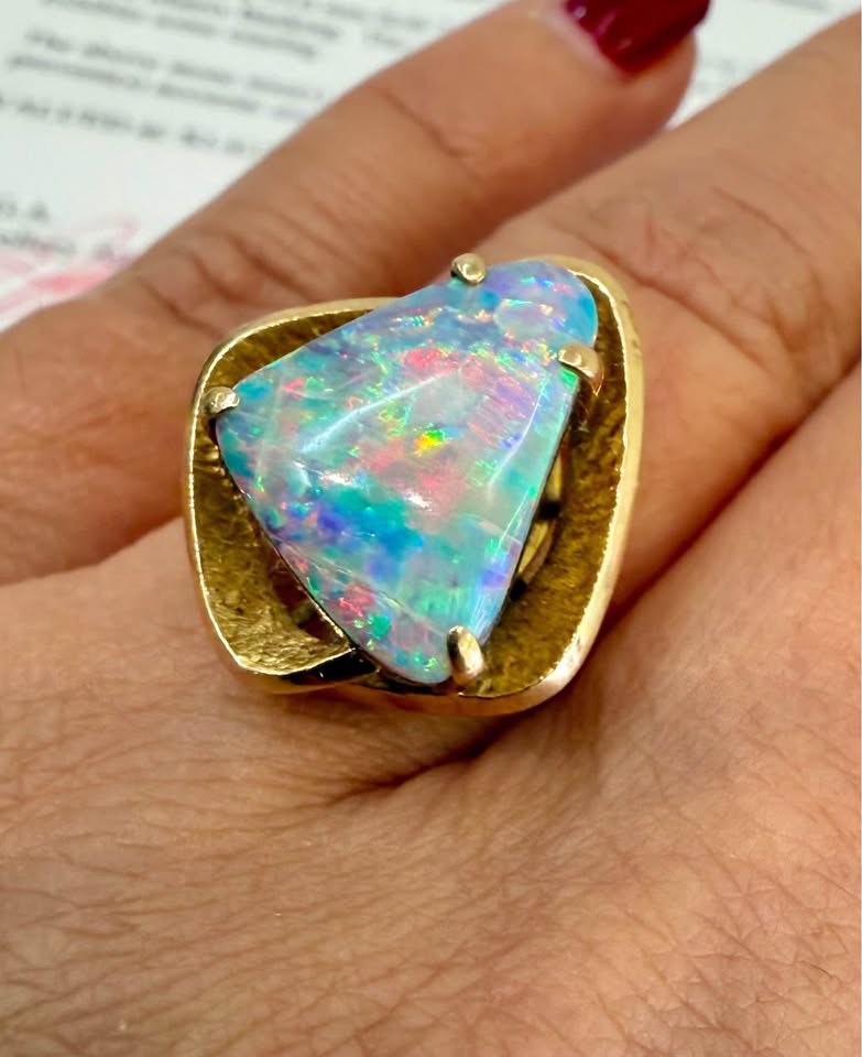 Beautiful Natural Opal Vintage 14k Yellow Gold Statement Ring