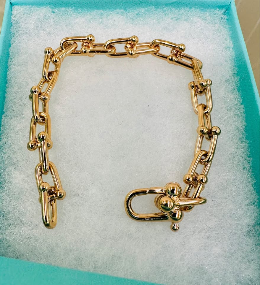 Beautiful Solid 14 Karat Gold Hardware Bracelet