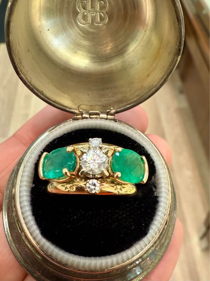 Birks Vintage 1995 Natural 2.14CTW Colombian Emeralds and Natural Diamonds Statement Ring 14k