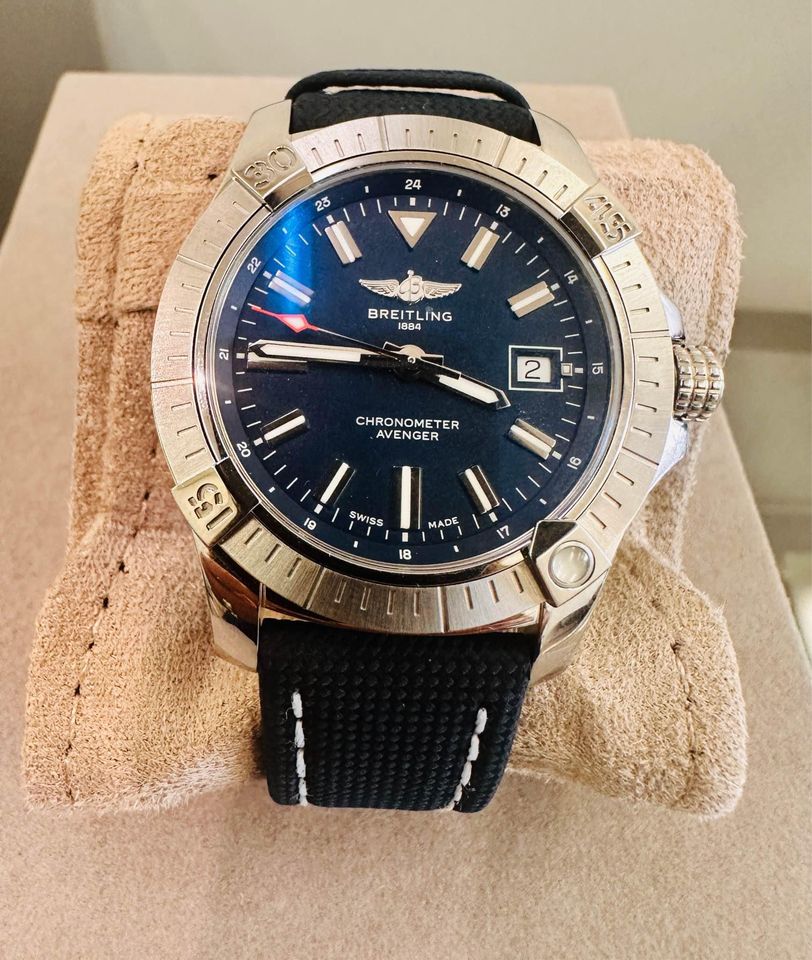 Breitling Avenger A17318, 300M Watch