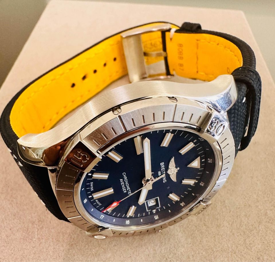 Breitling Avenger A17318, 300M Watch