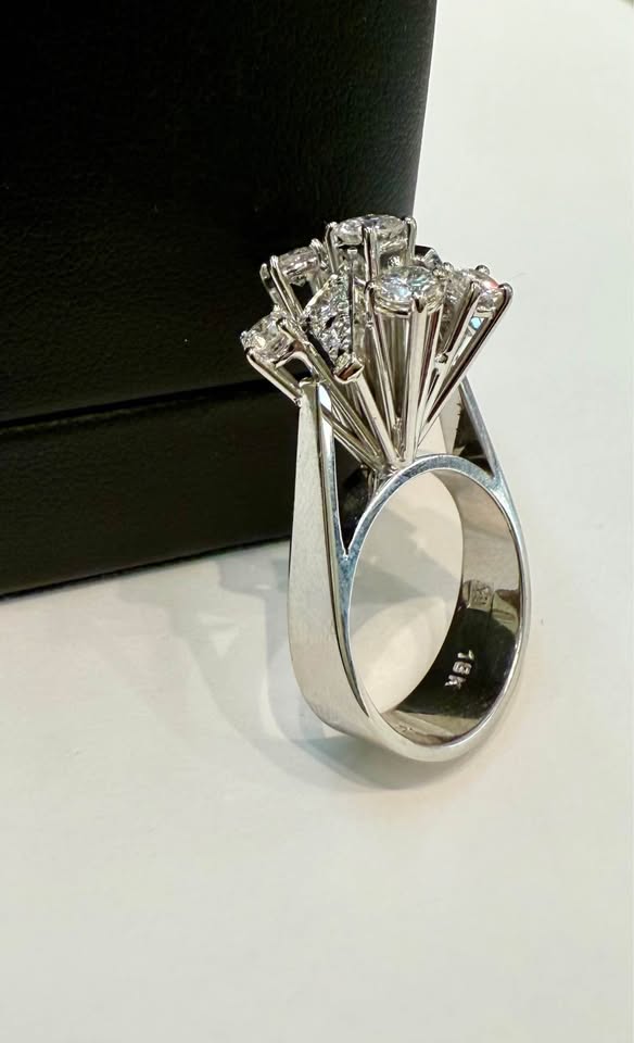 Brinkhaus Vintage 18Karat Statement Ring 1.30 Carats of Natural Diamonds VS1-F
