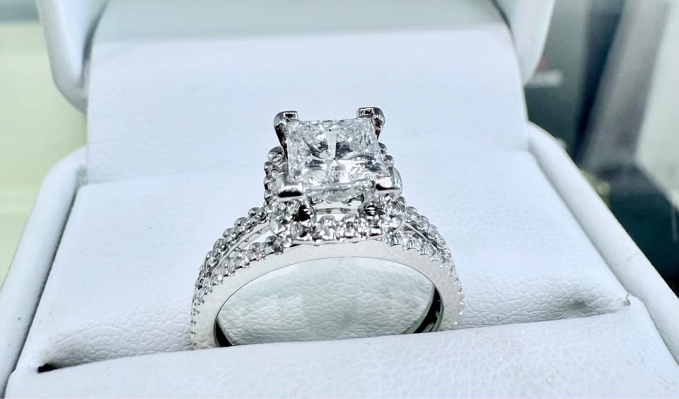 Beautiful Natural Certified Diamond Engagement Ring 1.45carat Princess Cut D Color , Halo Style