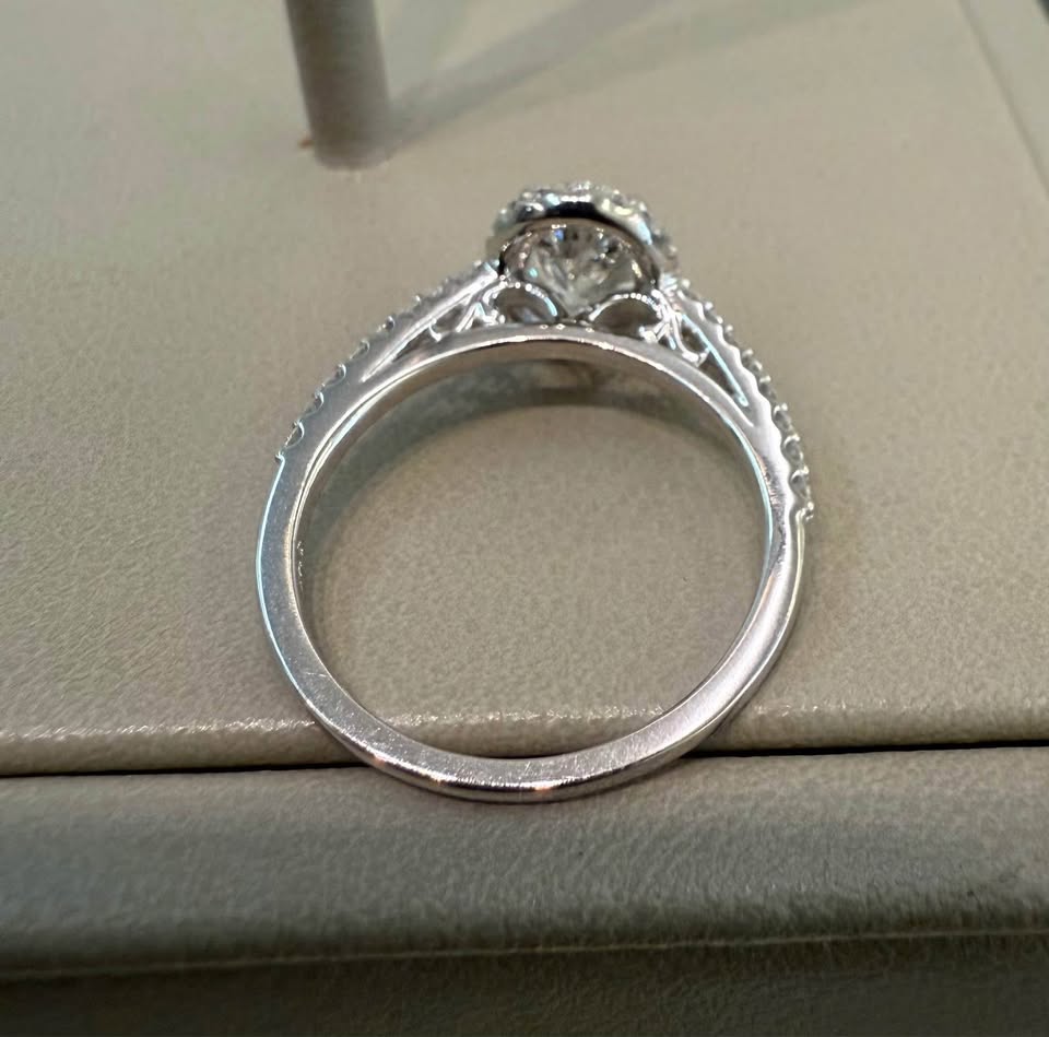GIA Certified Natural Diamond 1.50 Carat Oval Shape 14k Gold Engagement Ring