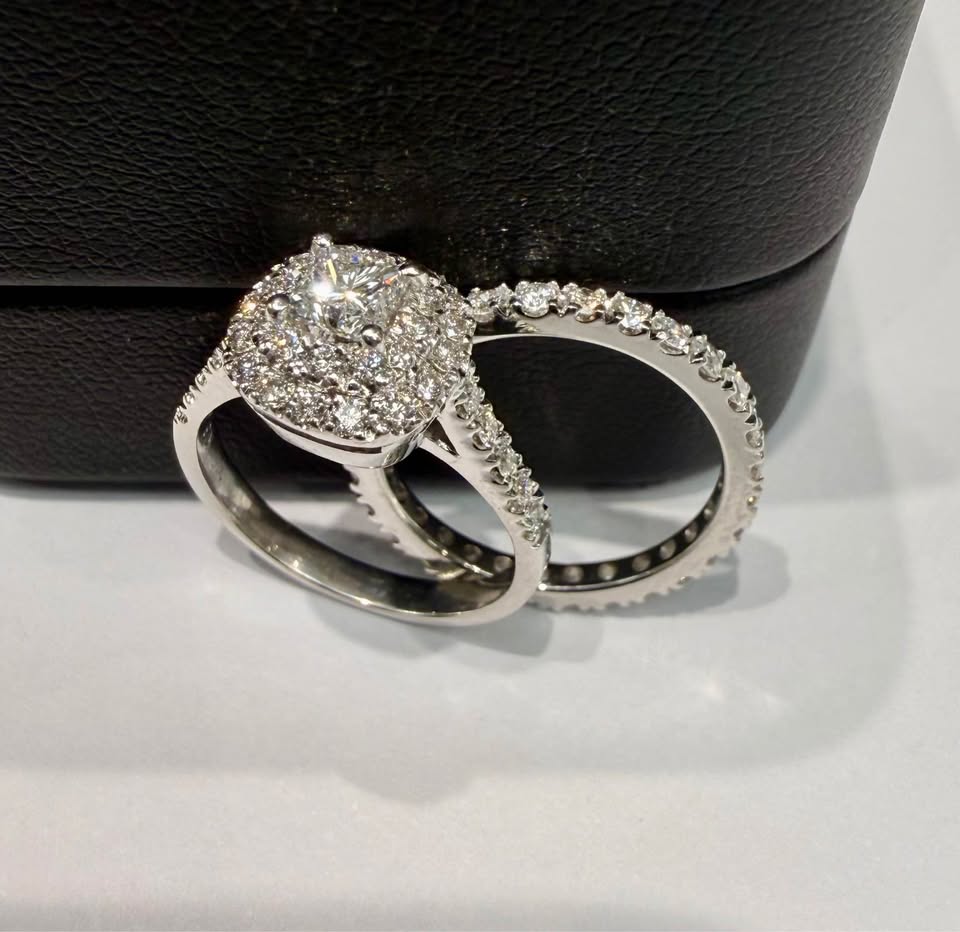 Gorgeous 18Karat White Gold Natural Diamonds Engagement Ring and Eternity band 1.00CTW