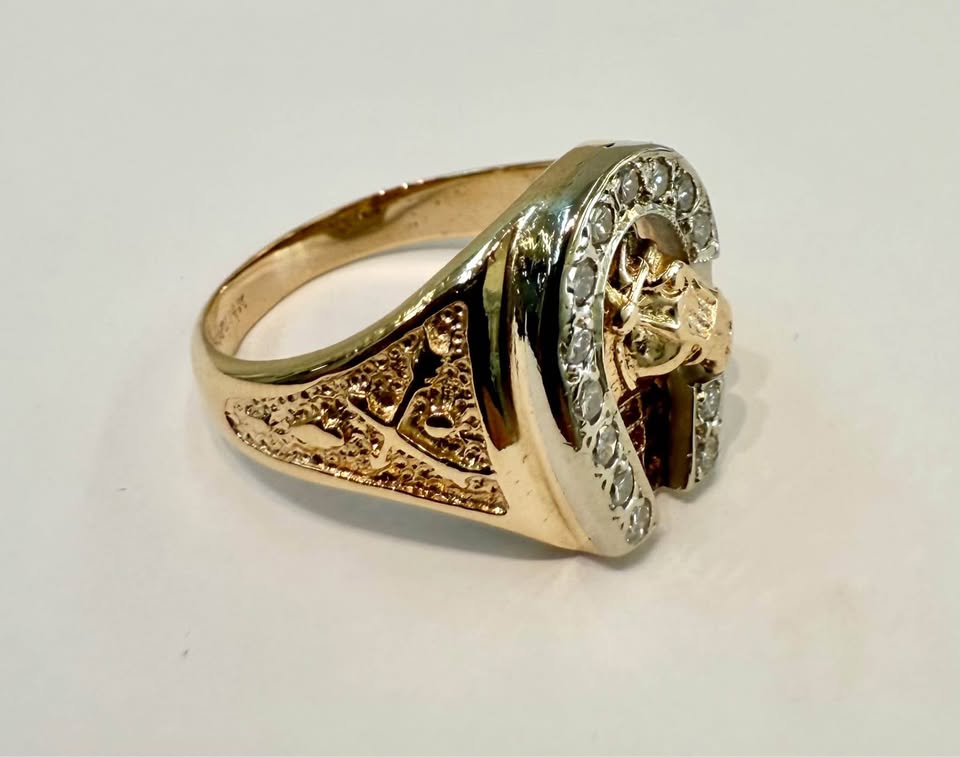 Beautiful Horseshoe 14k Gold and Natural Diamonds Ring