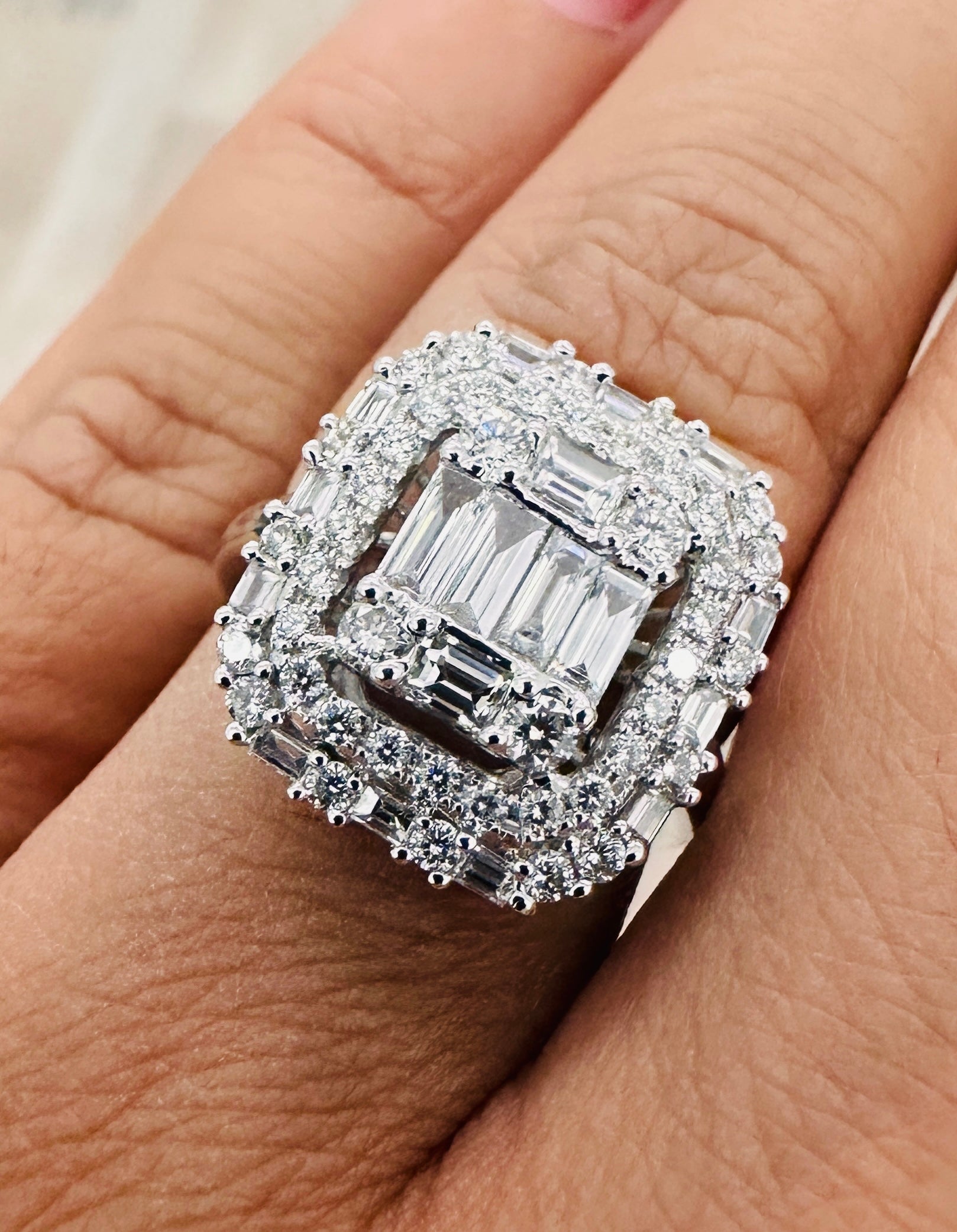 18 Karat White gold 2.00CTW Natural Diamonds VVS1-F