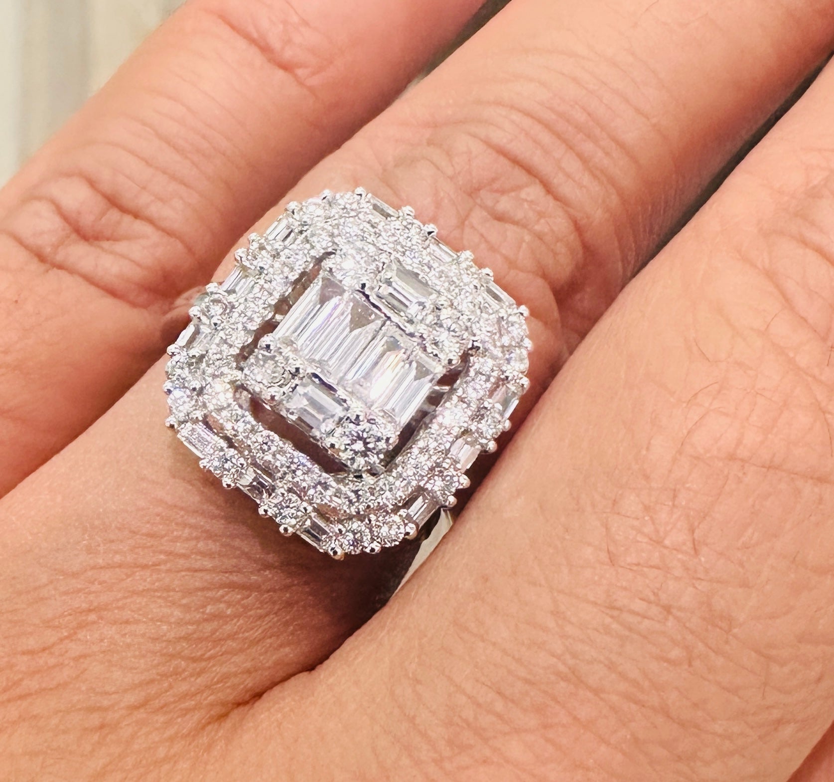 18 Karat White gold 2.00CTW Natural Diamonds VVS1-F