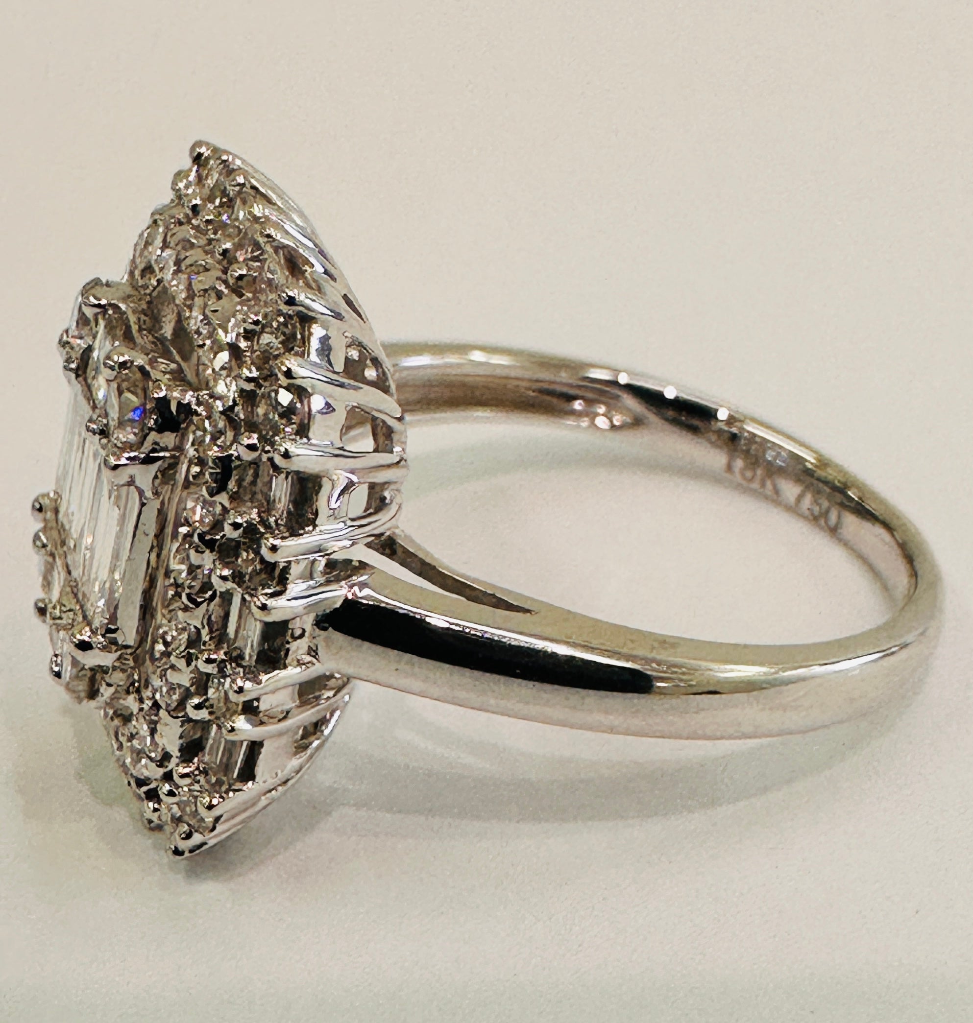 18 Karat White gold 2.00CTW Natural Diamonds VVS1-F