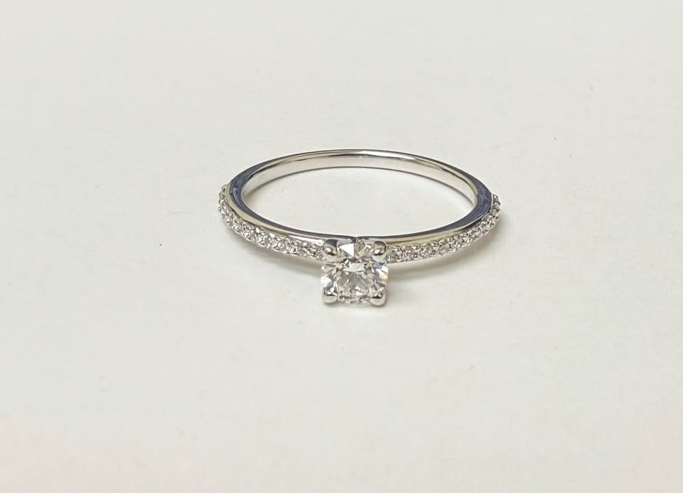 Lugaro 18karat Natural Diamonds Engagement Ring GIA Certified F-SI1 0.40carat