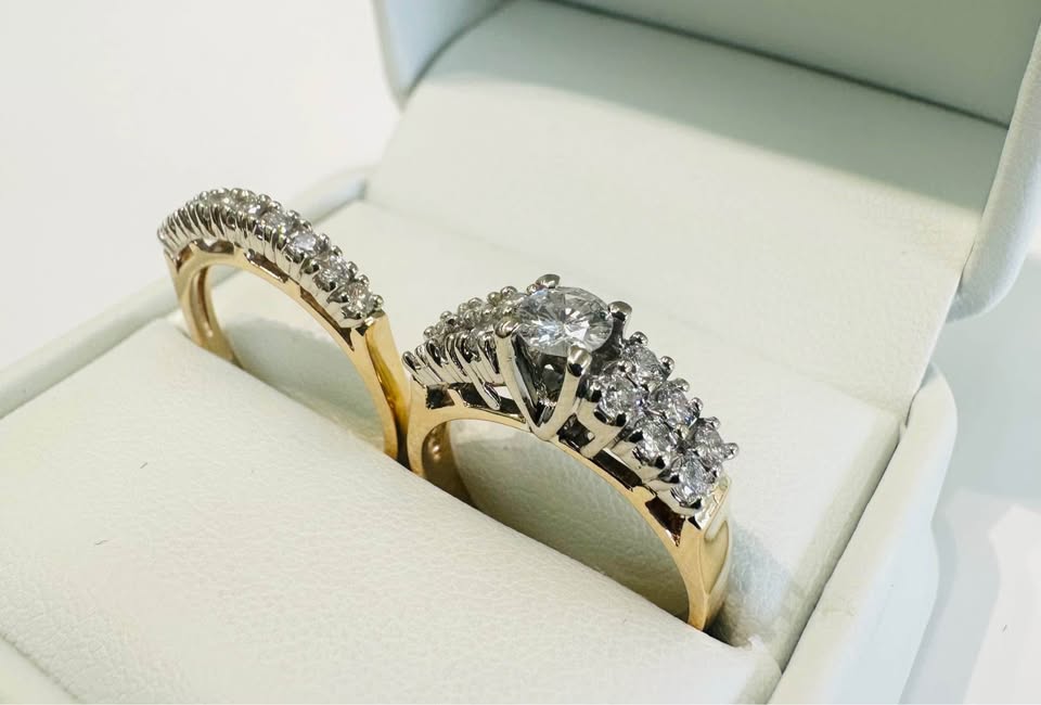 Made in Canada 14k Natural Diamonds Wedding Set 1.20CTW