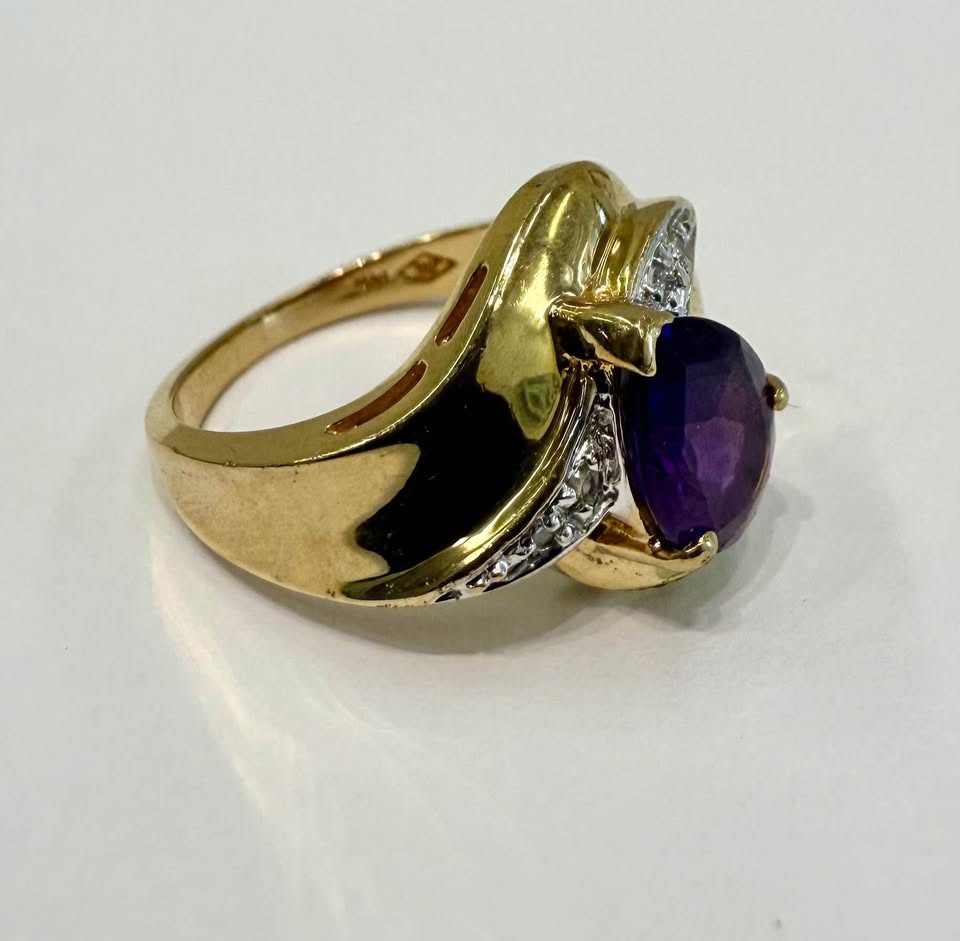 Natural Amethyst and Diamonds Dinner Ring in 14k Yellow Gold