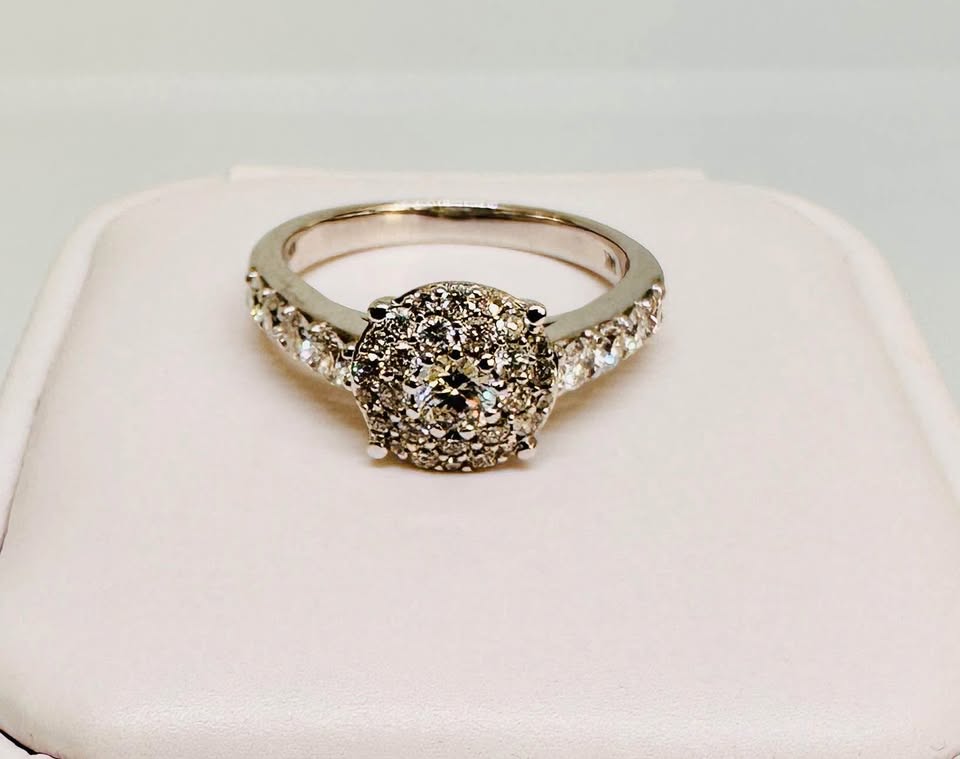Natural Diamonds 14karat White Gold Halo Engagement Ring 0.80CTW in VS2-G