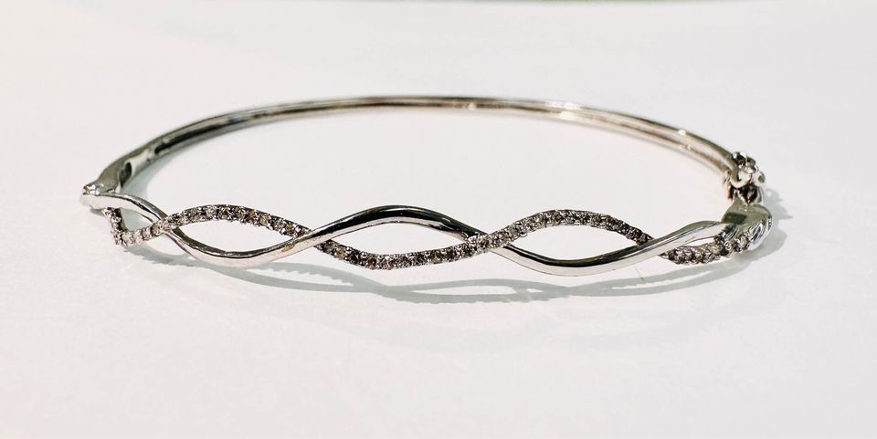 Natural Diamonds Infinity Design white Gold Bangle
