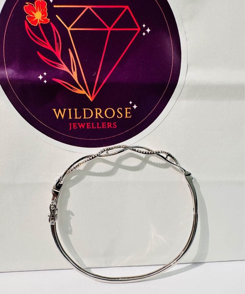 Natural Diamonds Infinity Design white Gold Bangle