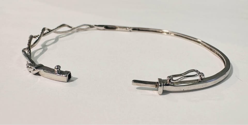 Natural Diamonds Infinity Design white Gold Bangle