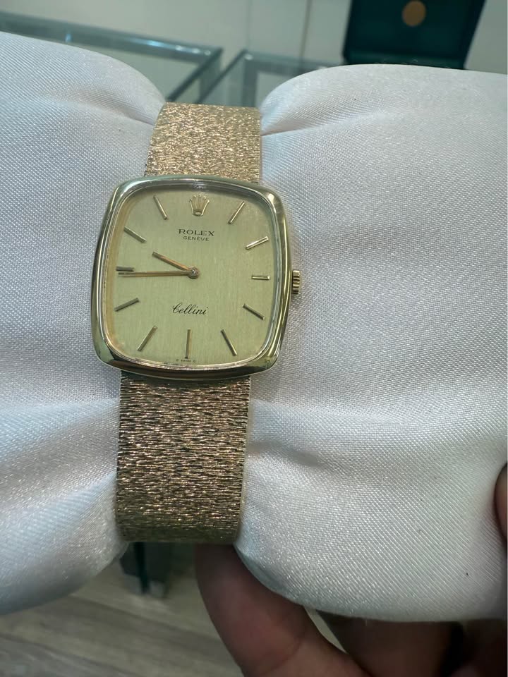 Rolex Cellini 14k 30mm , Mint Condition , Manual Winding