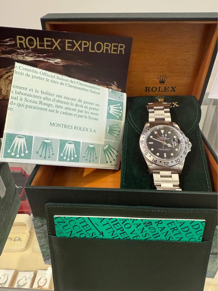 Rolex Explorer, Black Dial 40mm , New Condition, Complete Set , Serviced 2025