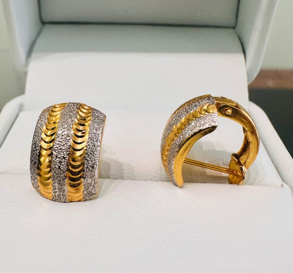 Saudi Gold 22karat Two tone Earrings , Lever Back