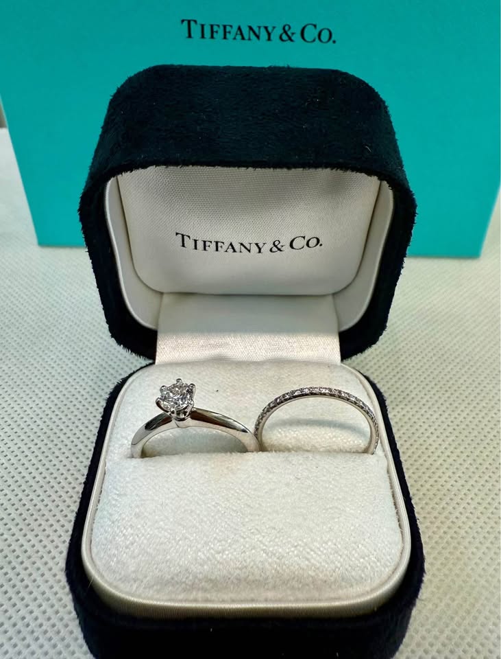 Tiffany&Co Gorgeous Wedding Set in Platinum and Natural Diamonds